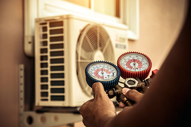 Professional Hvac technician working in Lomita, CA